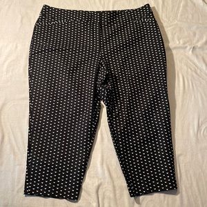 Apt 9 Black and white Capri Pants Size 22W